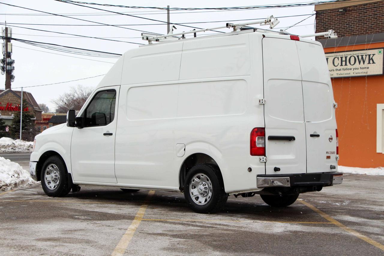 2014 Nissan NV 2500 SV Photo