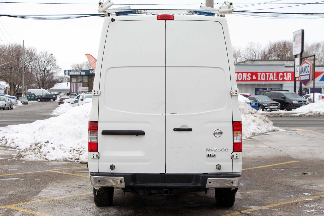 2014 Nissan NV 2500 SV Photo