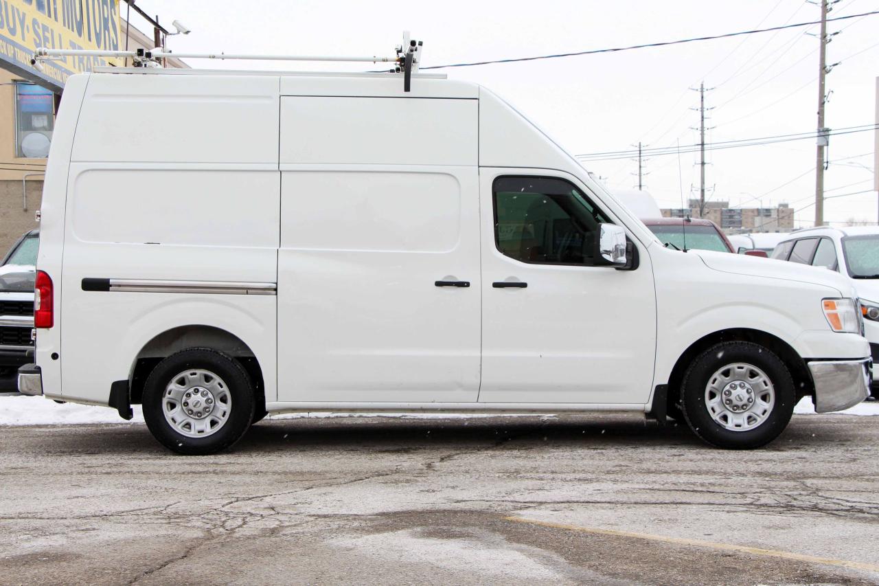 2014 Nissan NV 2500 SV Photo