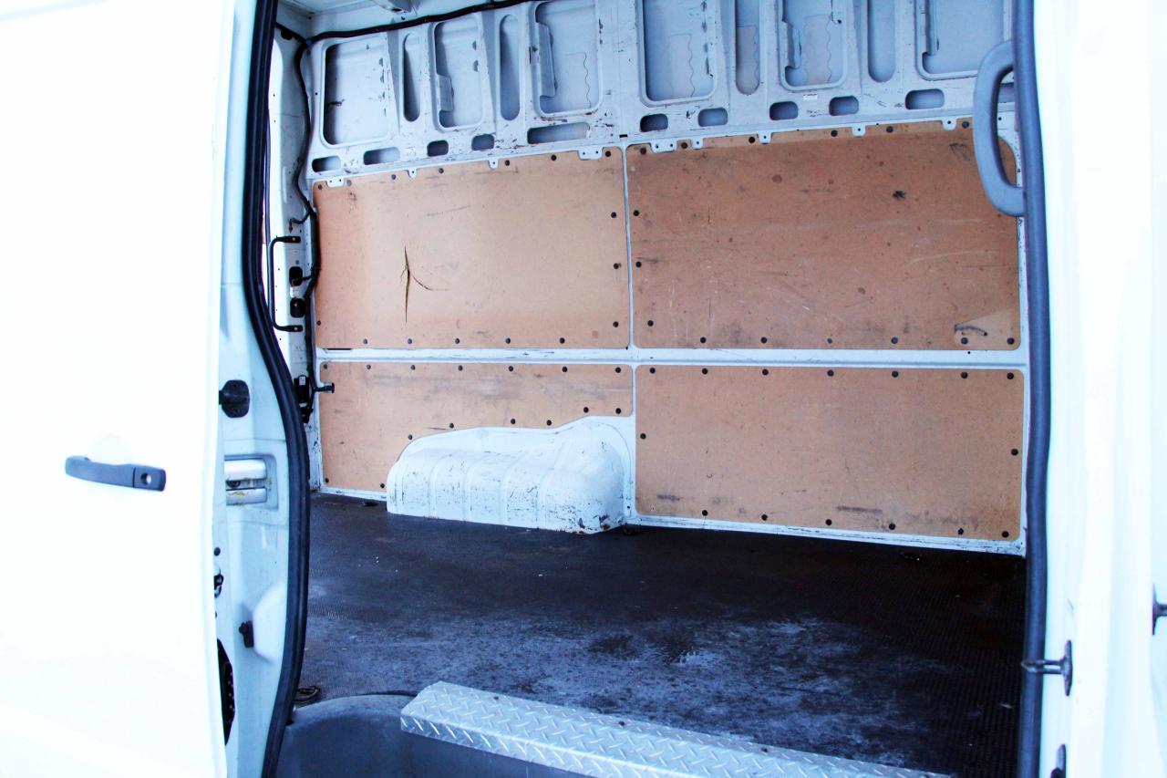 2014 Nissan NV 2500 SV Photo