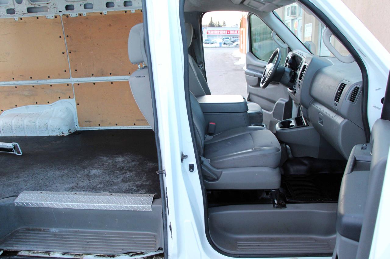 2014 Nissan NV 2500 SV Photo