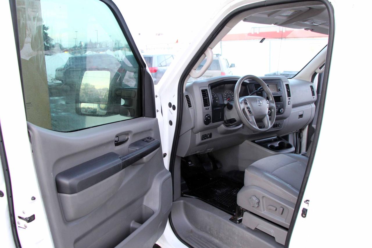 2014 Nissan NV 2500 SV Photo