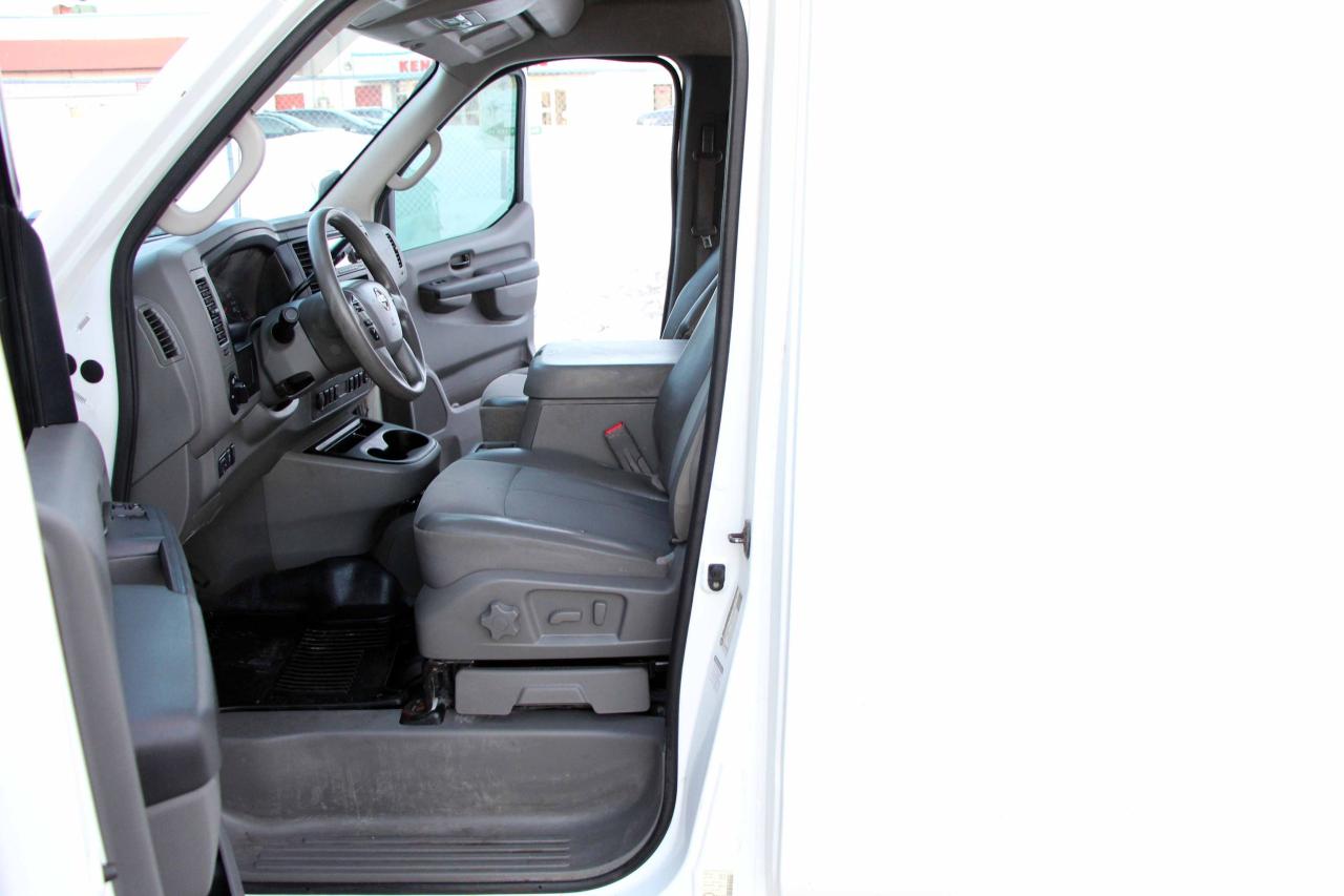 2014 Nissan NV 2500 SV Photo