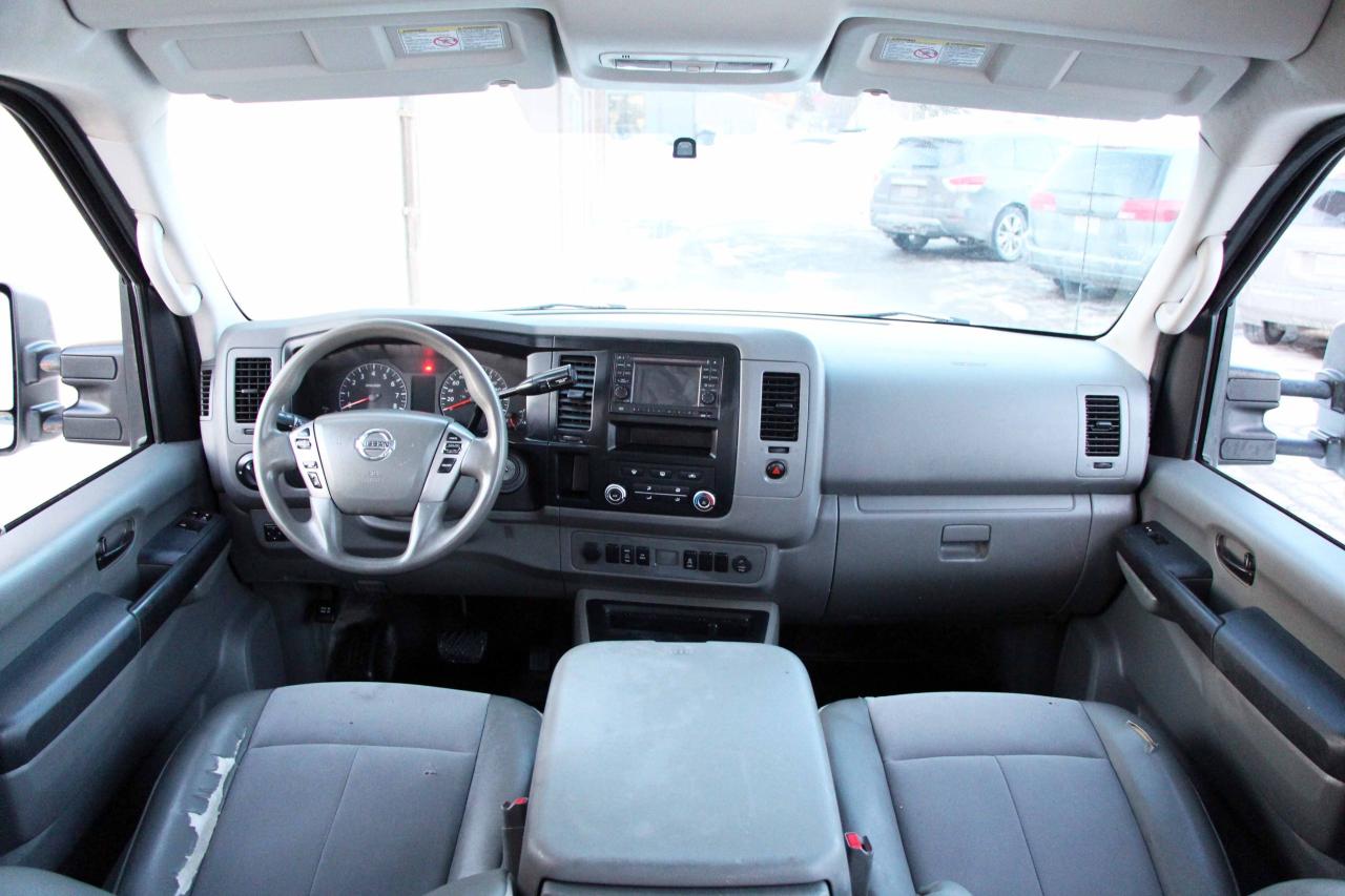 2014 Nissan NV 2500 SV Photo