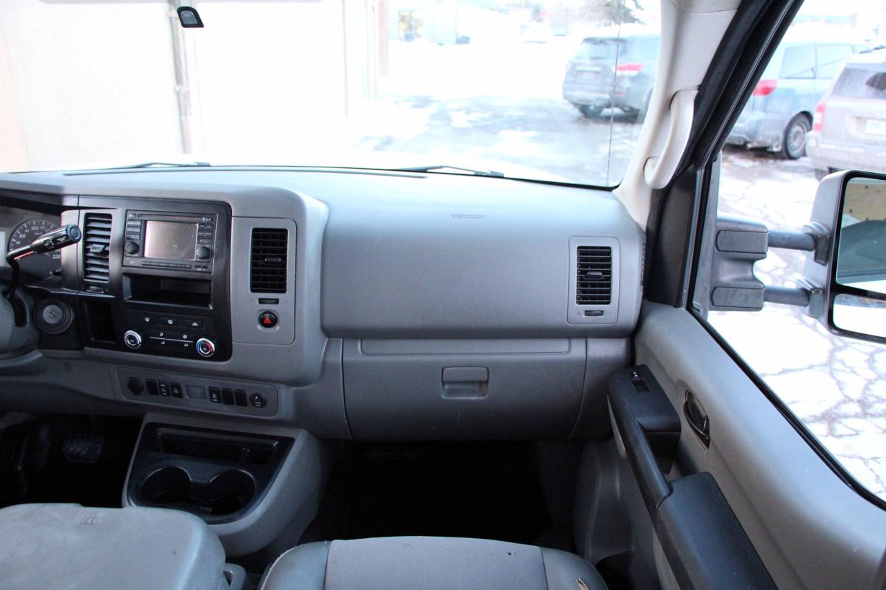 2014 Nissan NV 2500 SV Photo