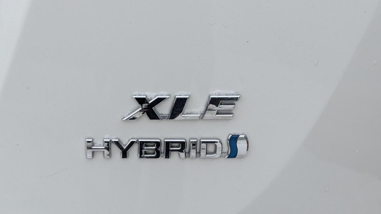 2016 Toyota RAV4 XLE -HYBRID Photo