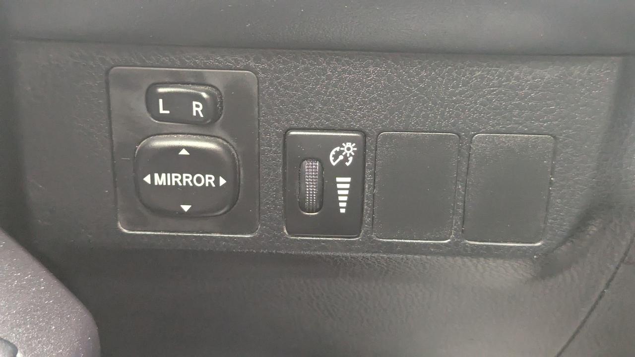 2016 Toyota RAV4 XLE -HYBRID Photo