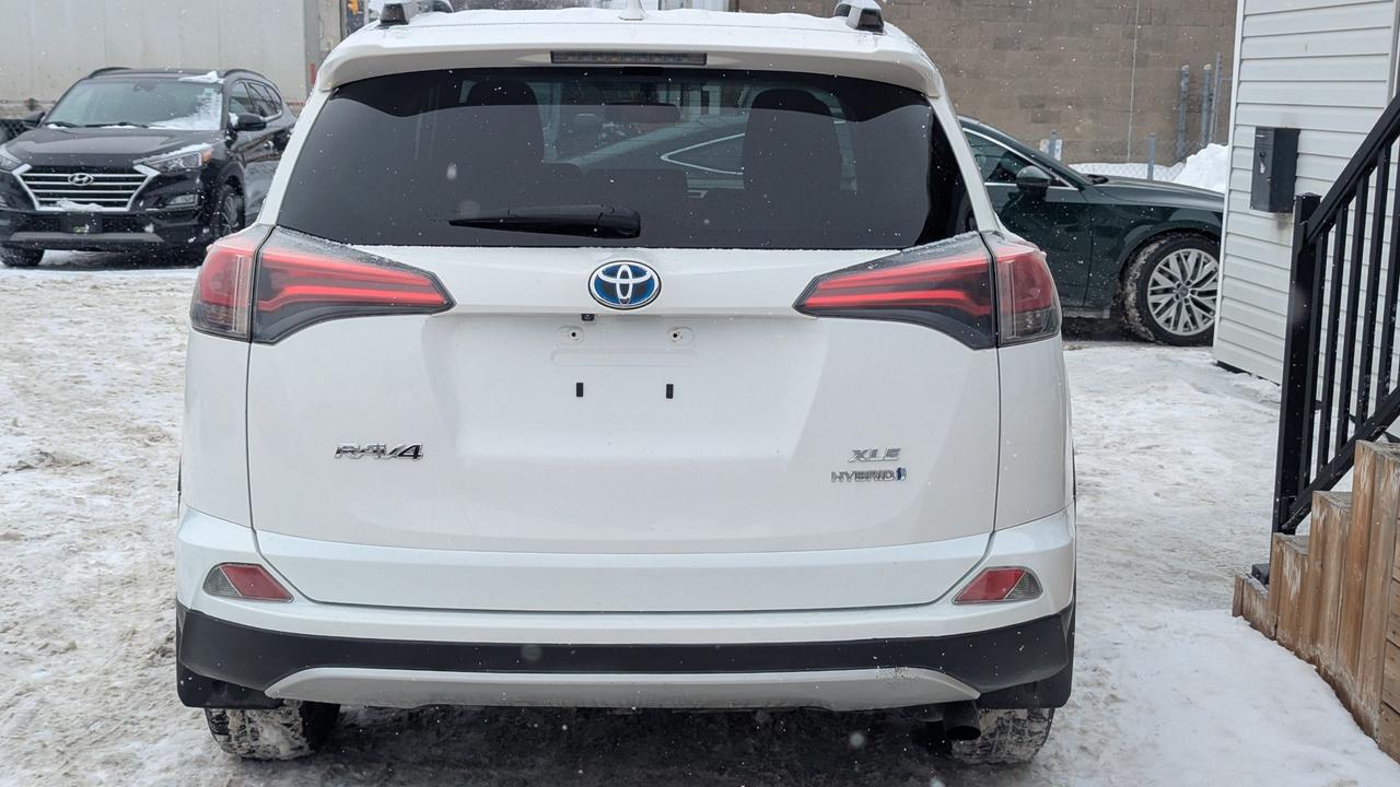2016 Toyota RAV4 XLE -HYBRID Photo