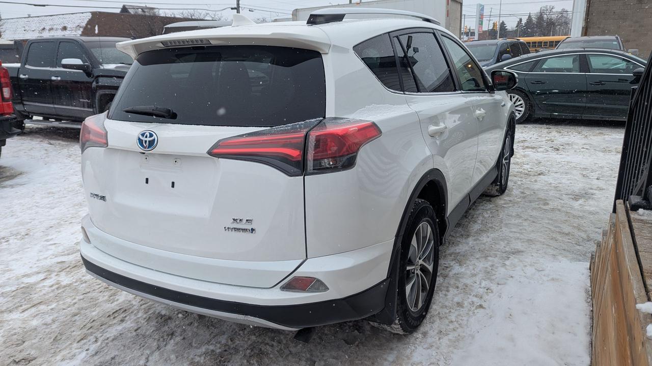 2016 Toyota RAV4 XLE -HYBRID Photo