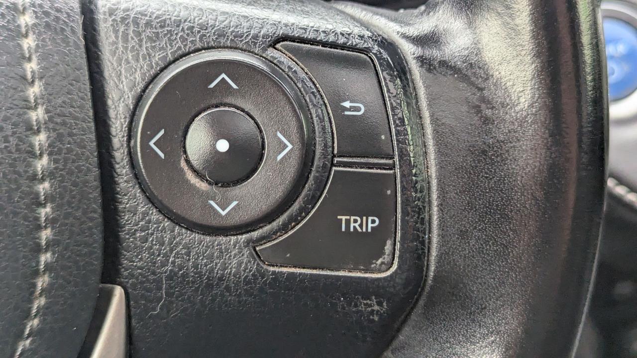 2016 Toyota RAV4 XLE -HYBRID Photo