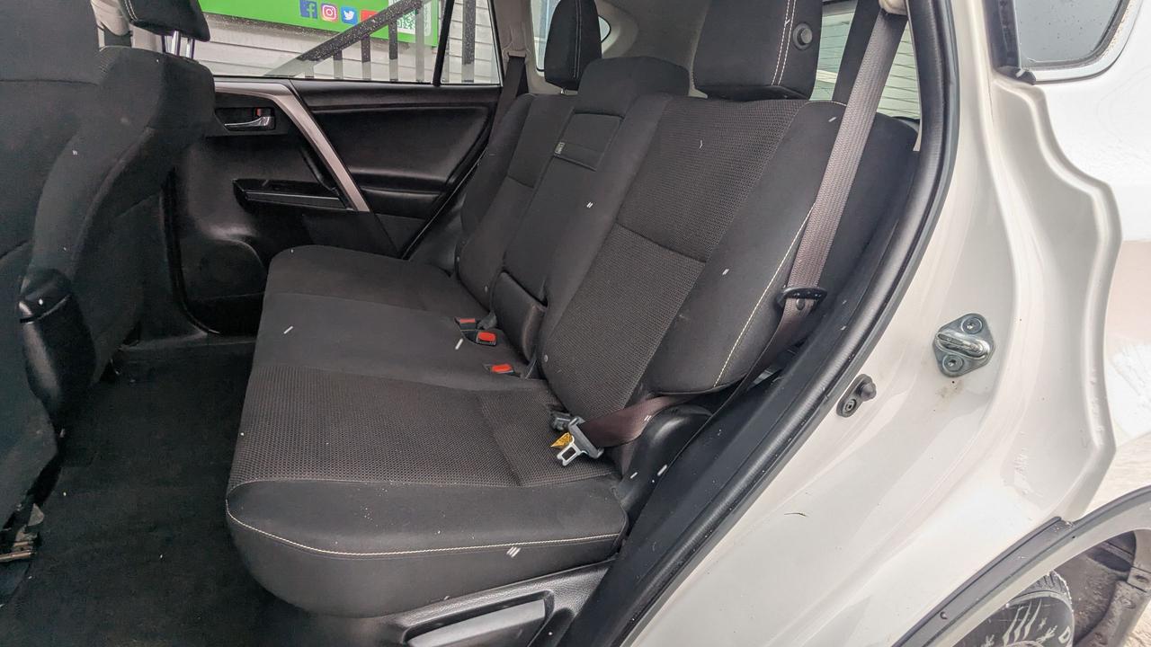 2016 Toyota RAV4 XLE -HYBRID Photo