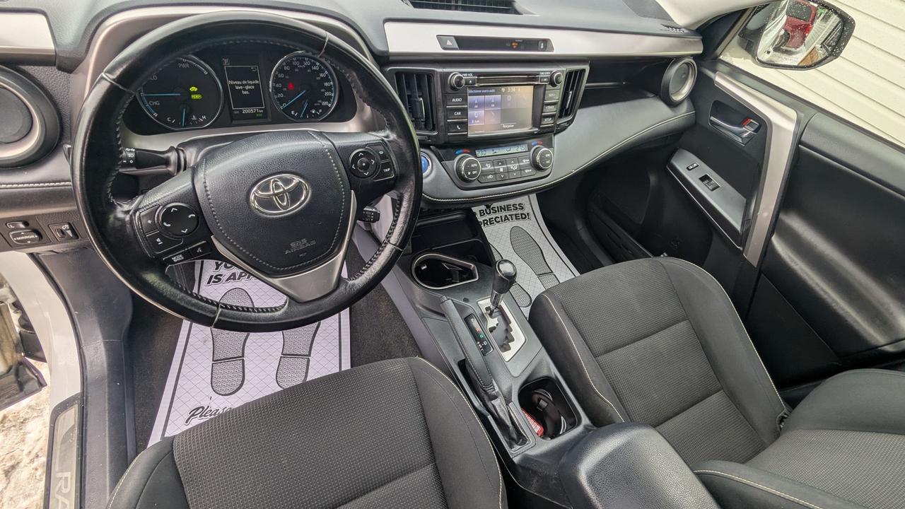 2016 Toyota RAV4 XLE -HYBRID Photo
