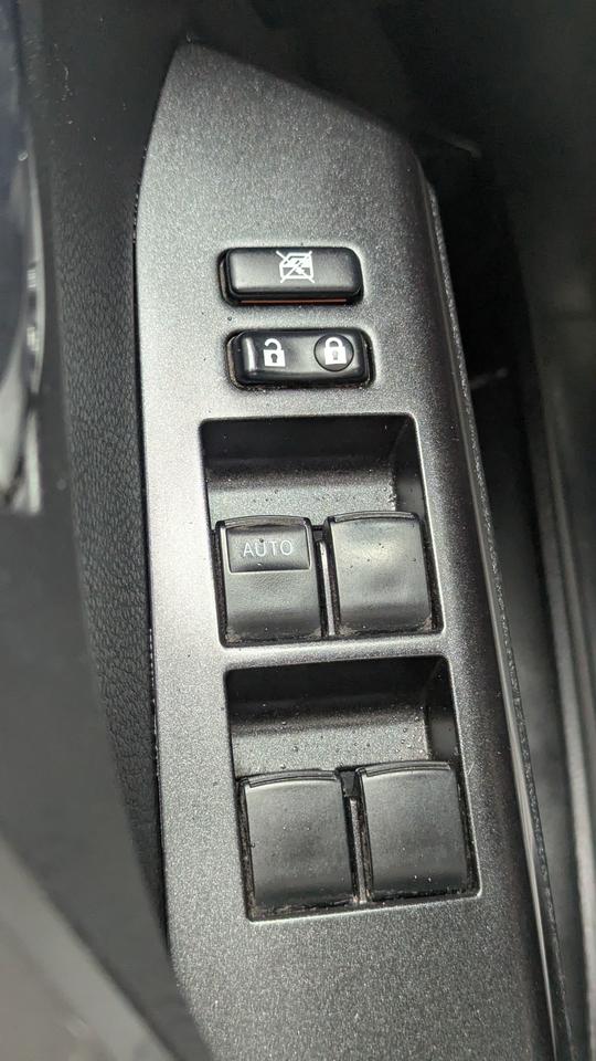 2016 Toyota RAV4 XLE -HYBRID Photo