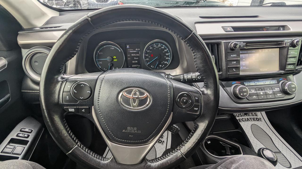 2016 Toyota RAV4 XLE -HYBRID Photo