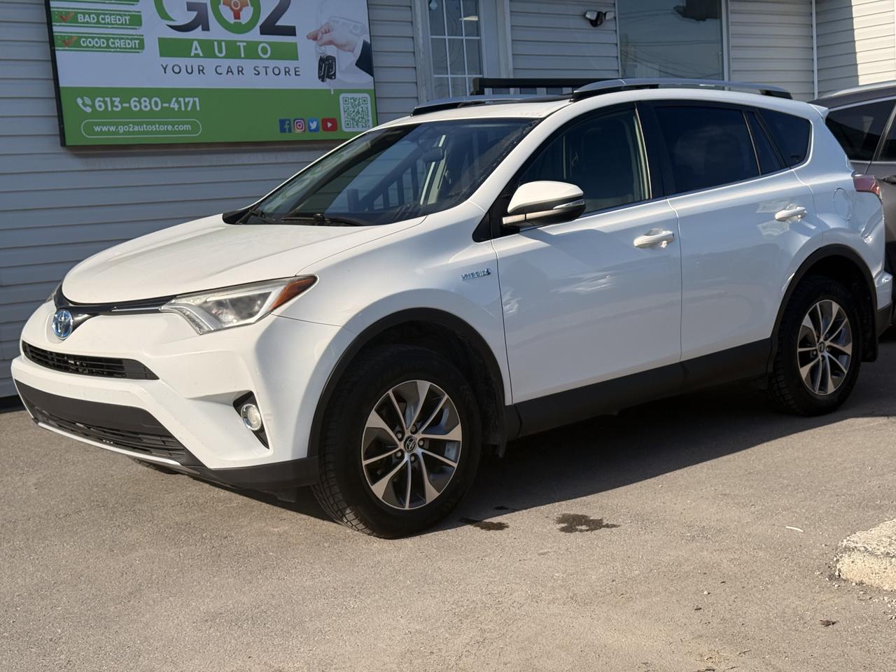 2016 Toyota RAV4 XLE -HYBRID * CLEAN CARFAX * Photo2
