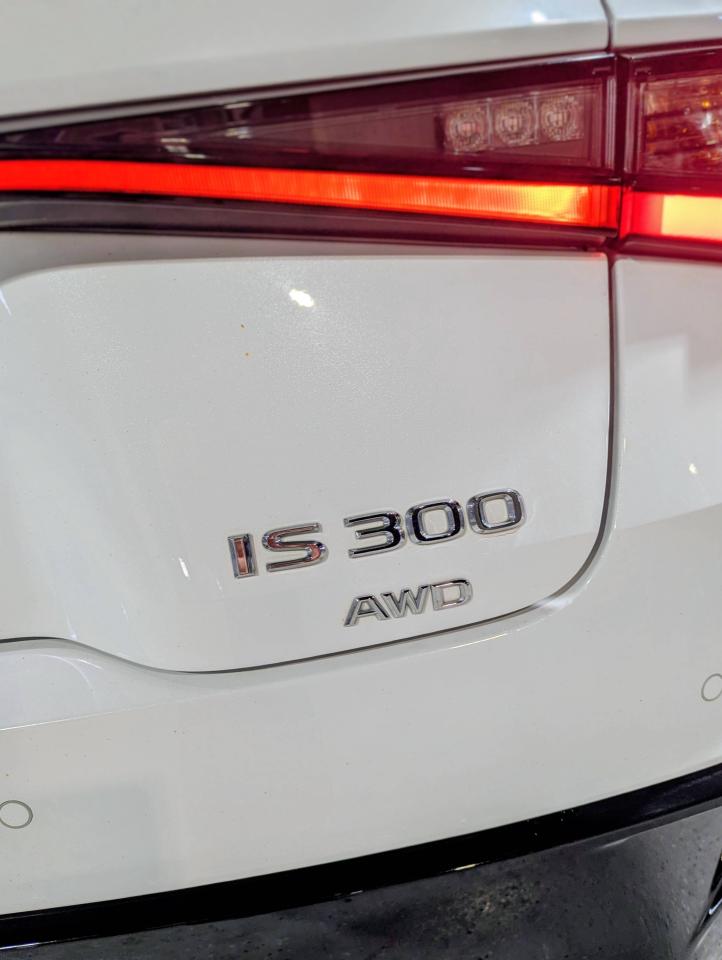 2024 Lexus IS IS 300 AWD Photo4