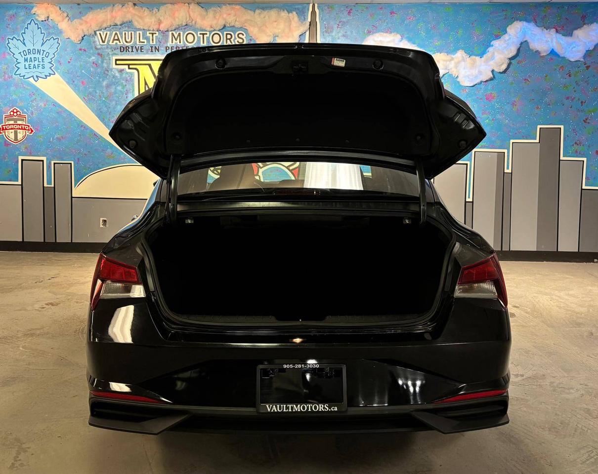 2023 Hyundai Elantra Preferred IVT Photo4