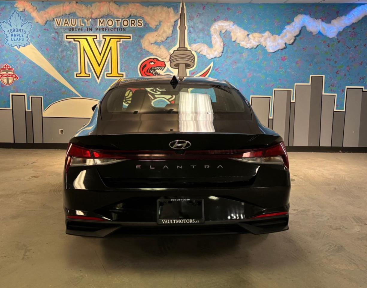 2023 Hyundai Elantra Preferred IVT Photo