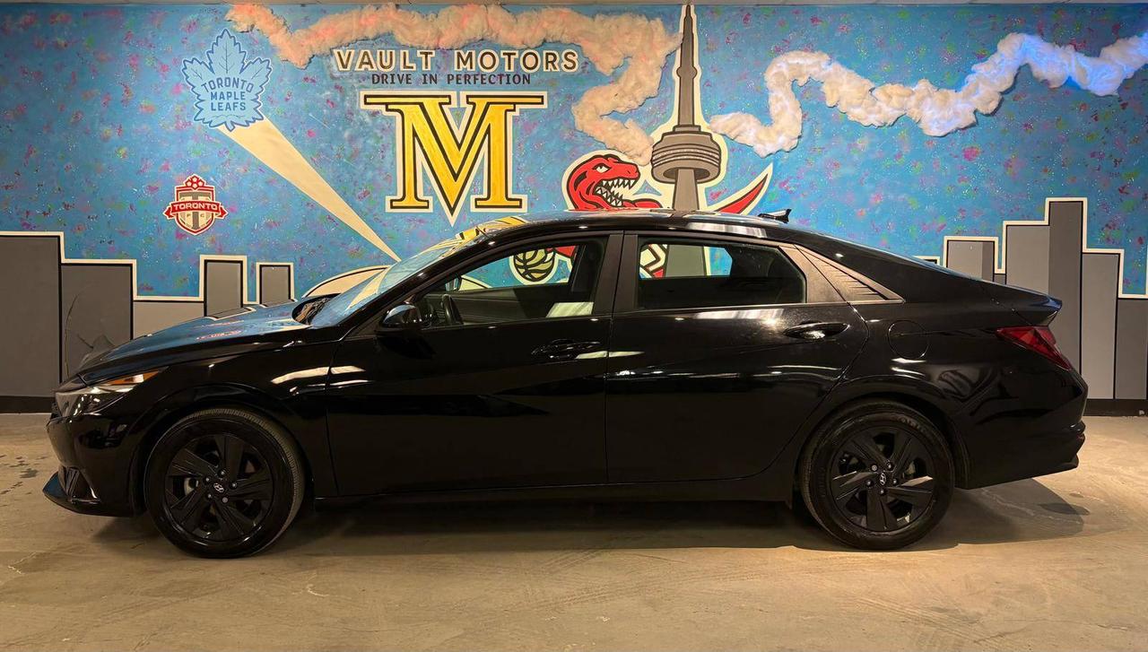 2023 Hyundai Elantra Preferred IVT Photo