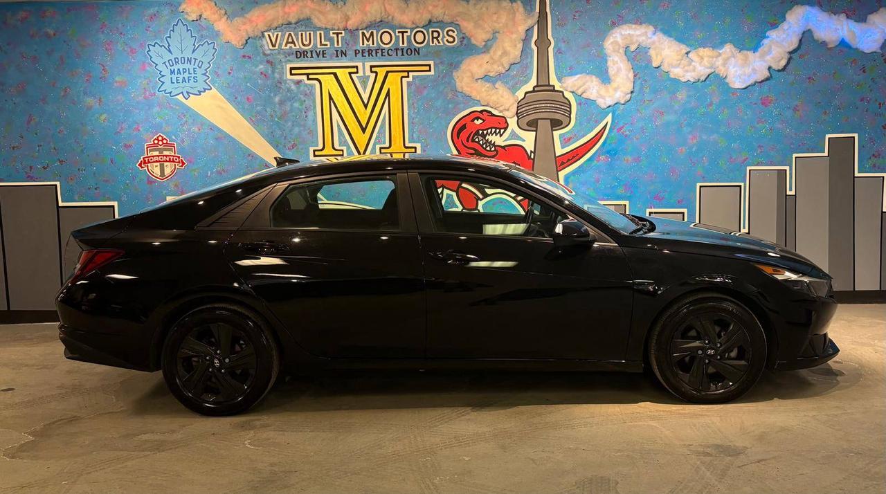 2023 Hyundai Elantra Preferred IVT Photo