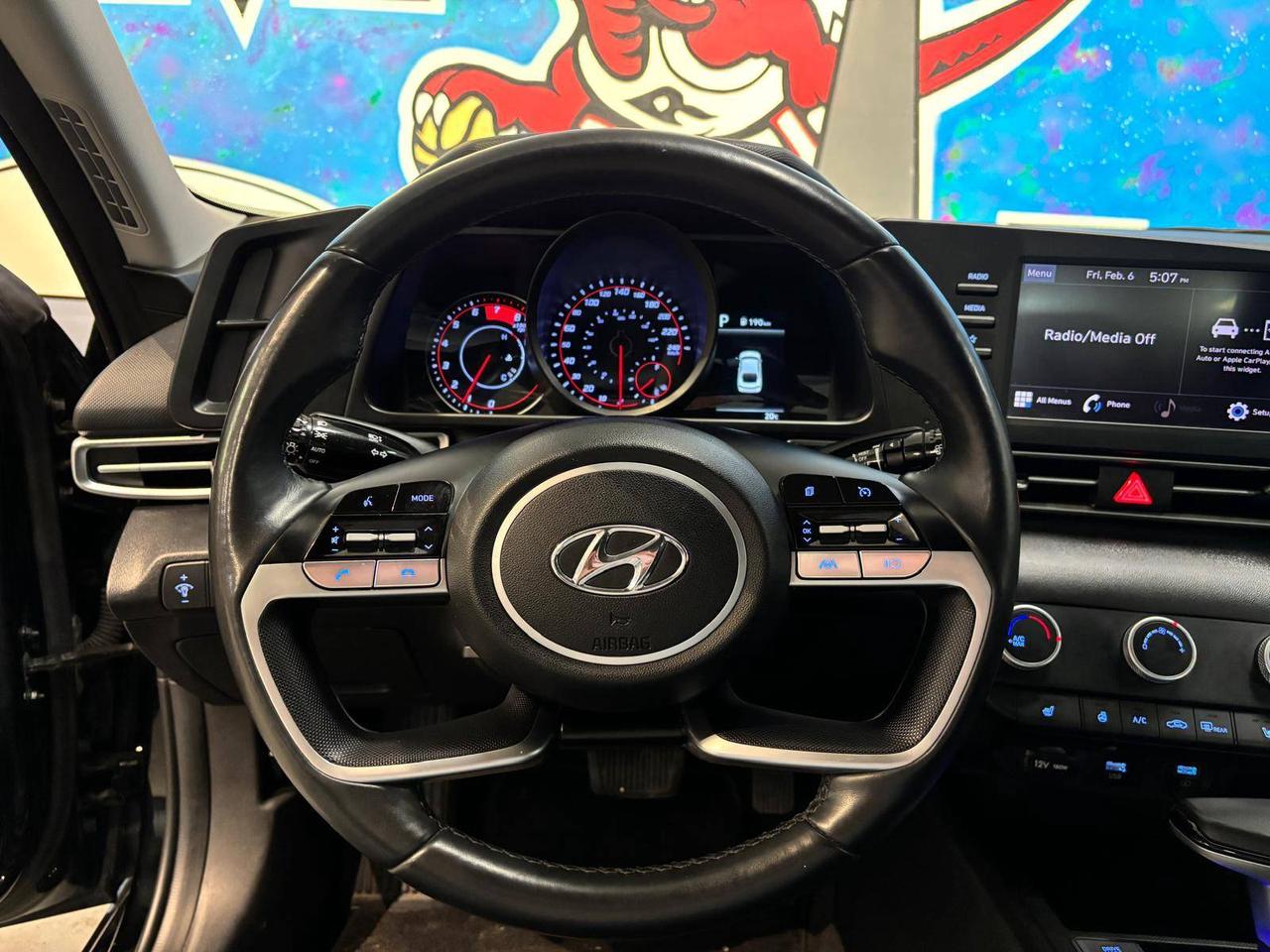 2023 Hyundai Elantra Preferred IVT Photo