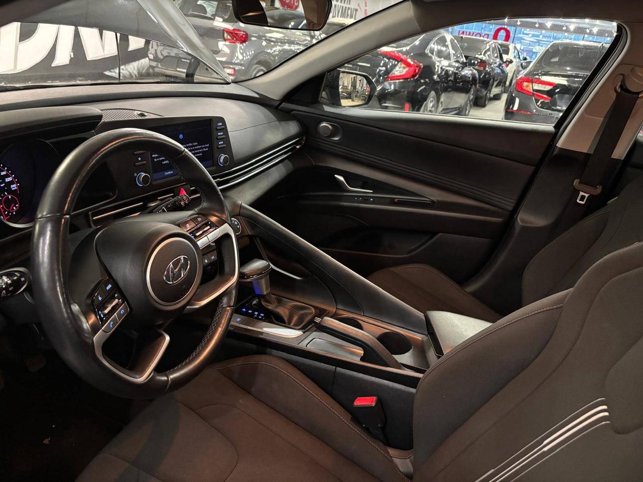 2023 Hyundai Elantra Preferred IVT Photo