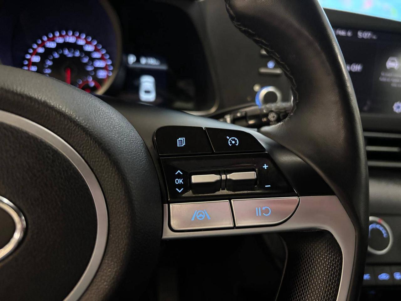 2023 Hyundai Elantra Preferred IVT Photo