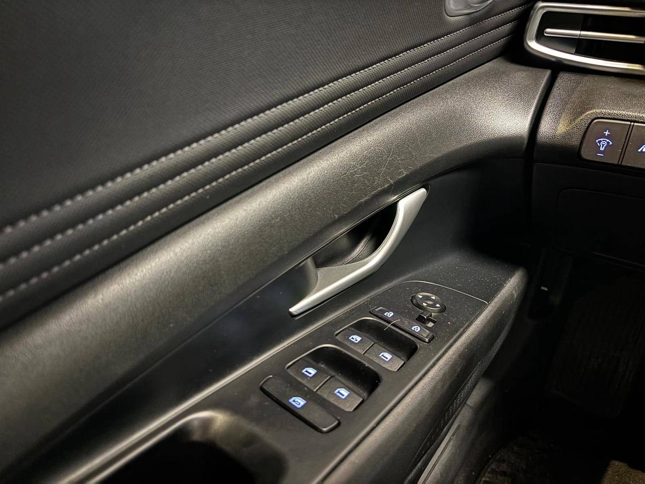 2023 Hyundai Elantra Preferred IVT Photo