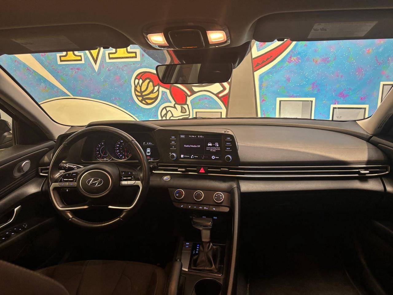 2023 Hyundai Elantra Preferred IVT Photo