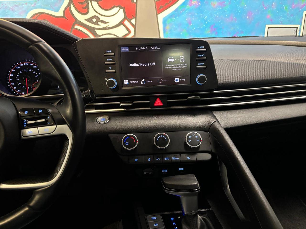 2023 Hyundai Elantra Preferred IVT Photo