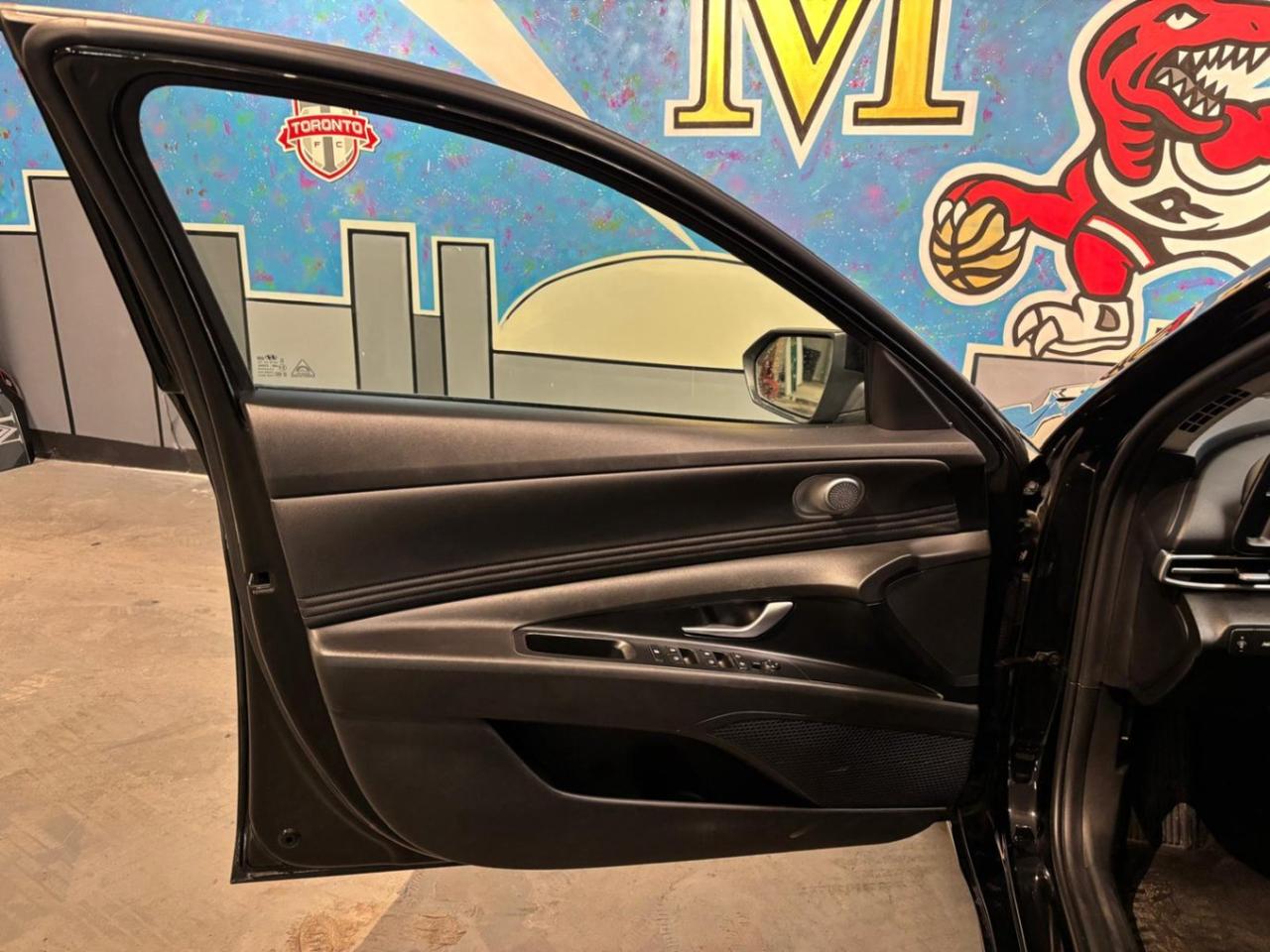 2023 Hyundai Elantra Preferred IVT Photo