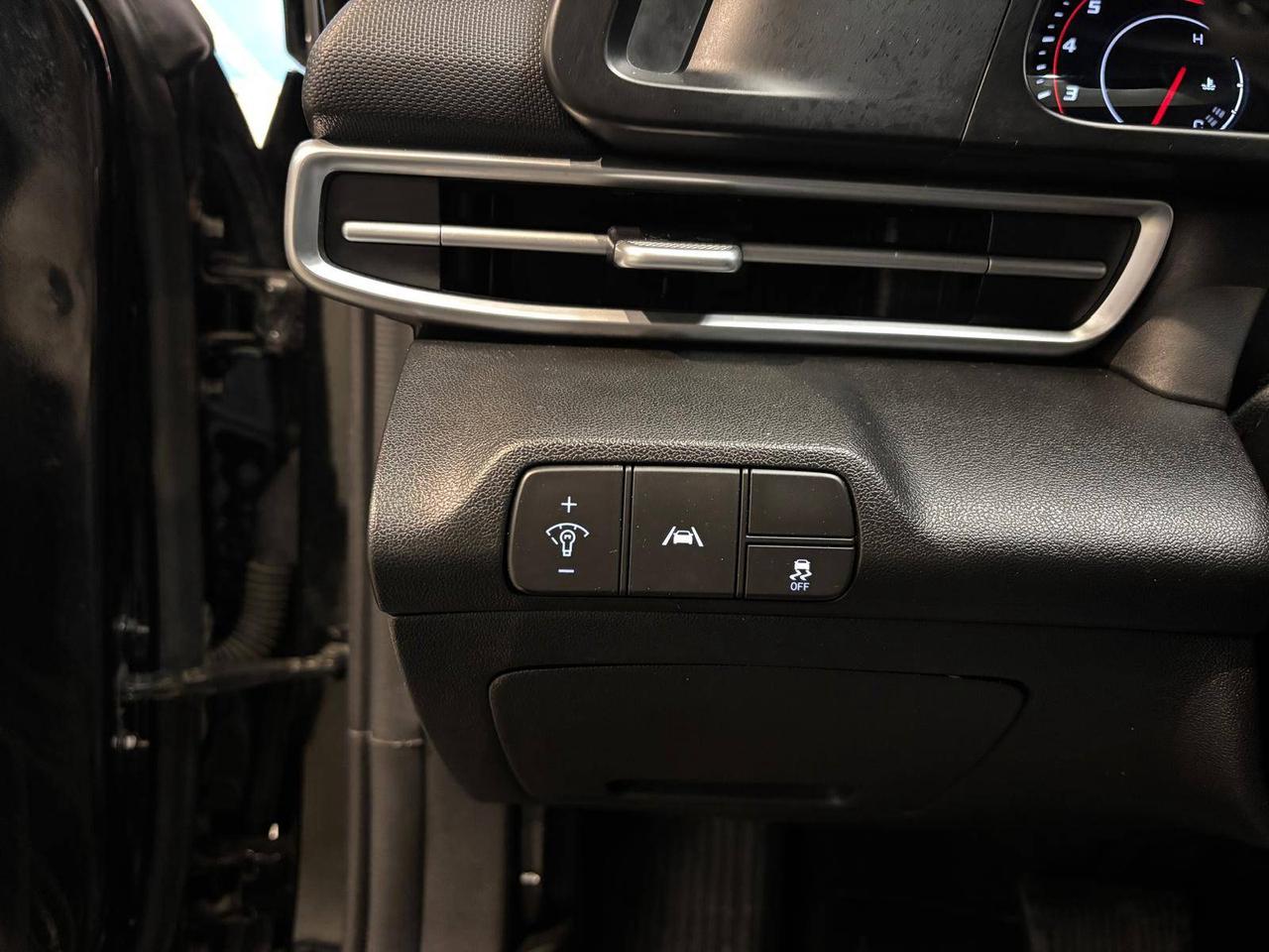 2023 Hyundai Elantra Preferred IVT Photo