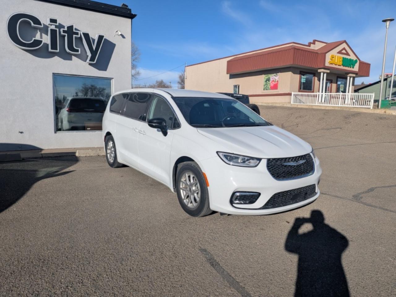 Used 2024 Chrysler Pacifica Touring-L for sale in Medicine Hat, AB
