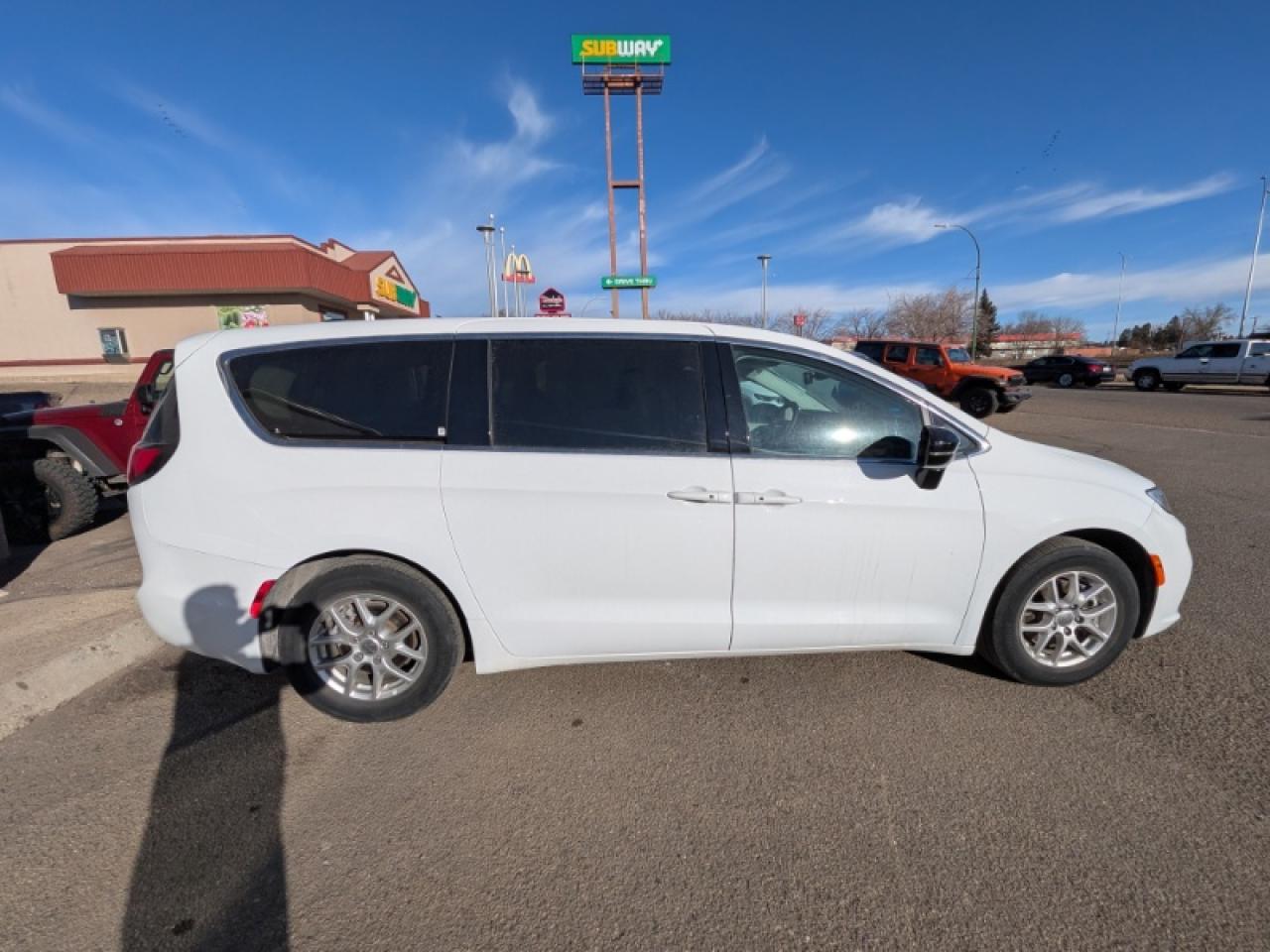 2024 Chrysler Pacifica Touring-L Photo