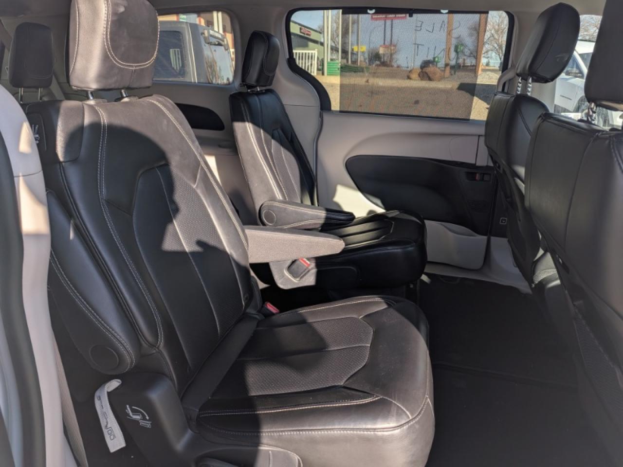 2024 Chrysler Pacifica Touring-L Photo