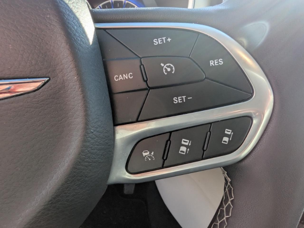 2024 Chrysler Pacifica Touring-L Photo