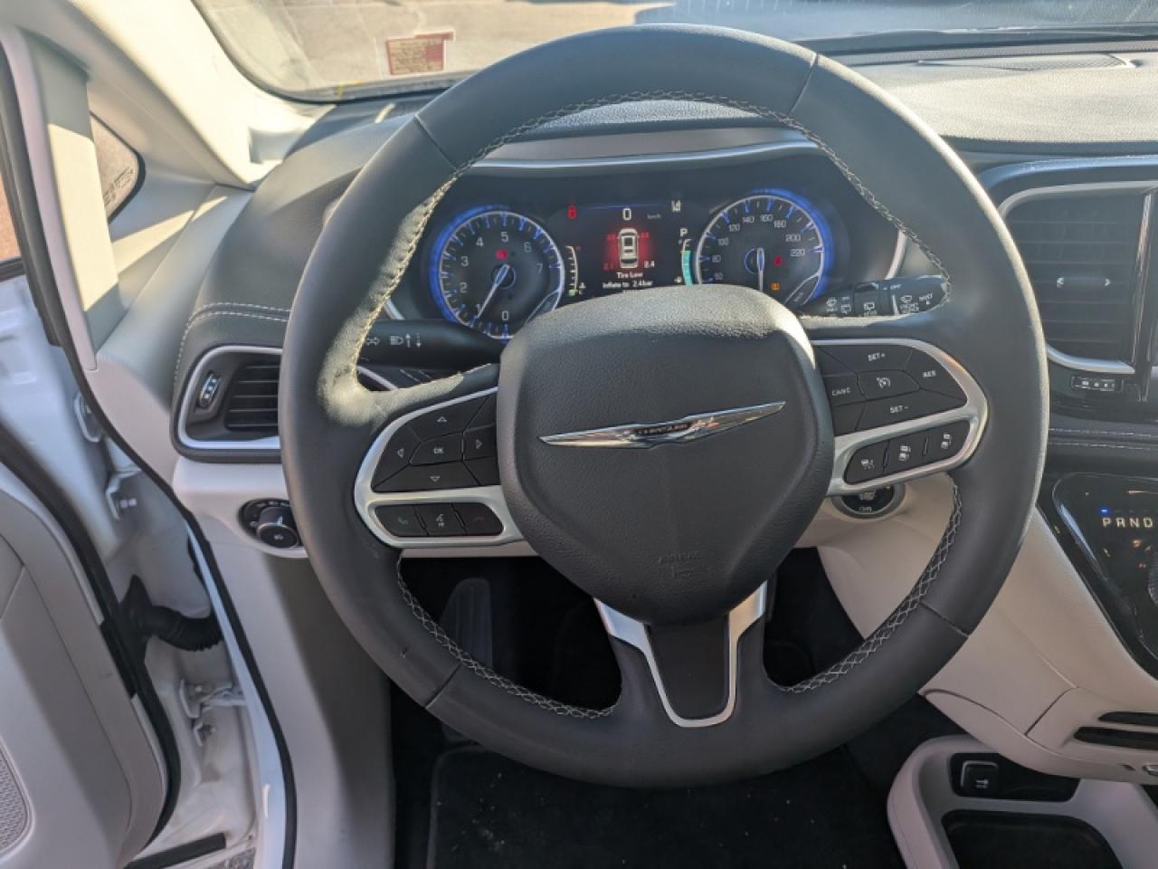 2024 Chrysler Pacifica Touring-L Photo