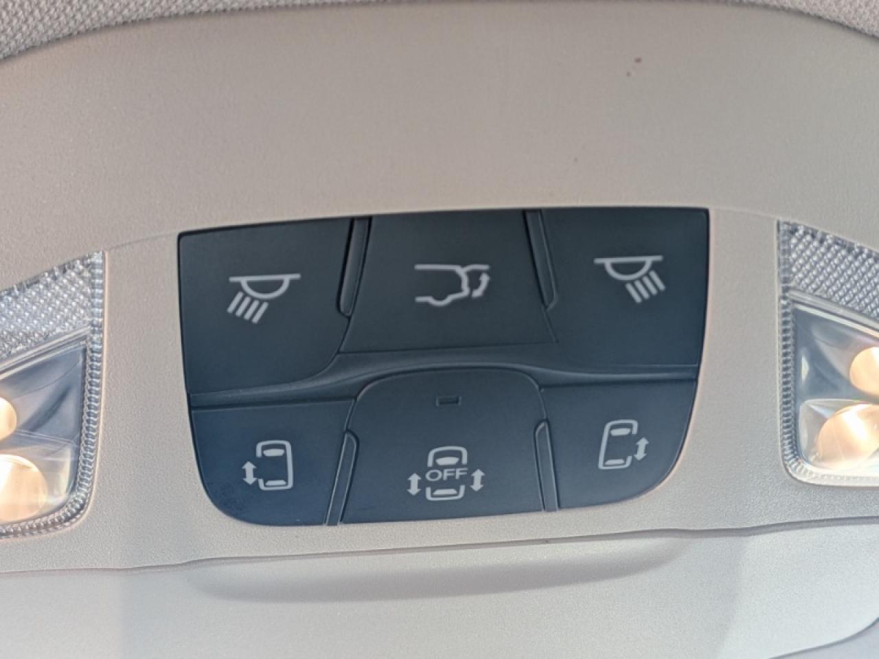 2024 Chrysler Pacifica Touring-L Photo