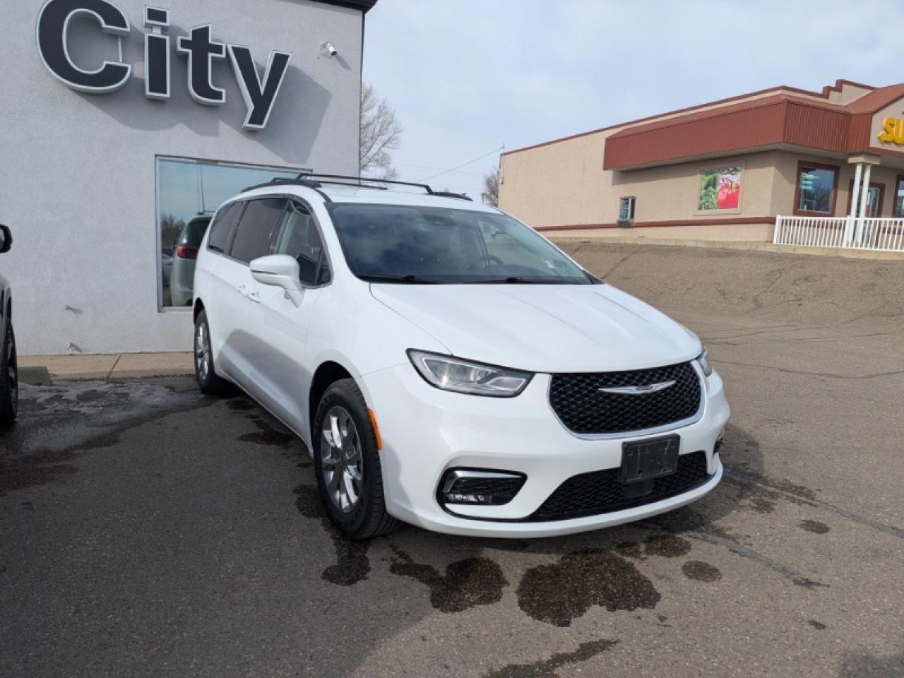 Used 2022 Chrysler Pacifica Touring L for sale in Medicine Hat, AB