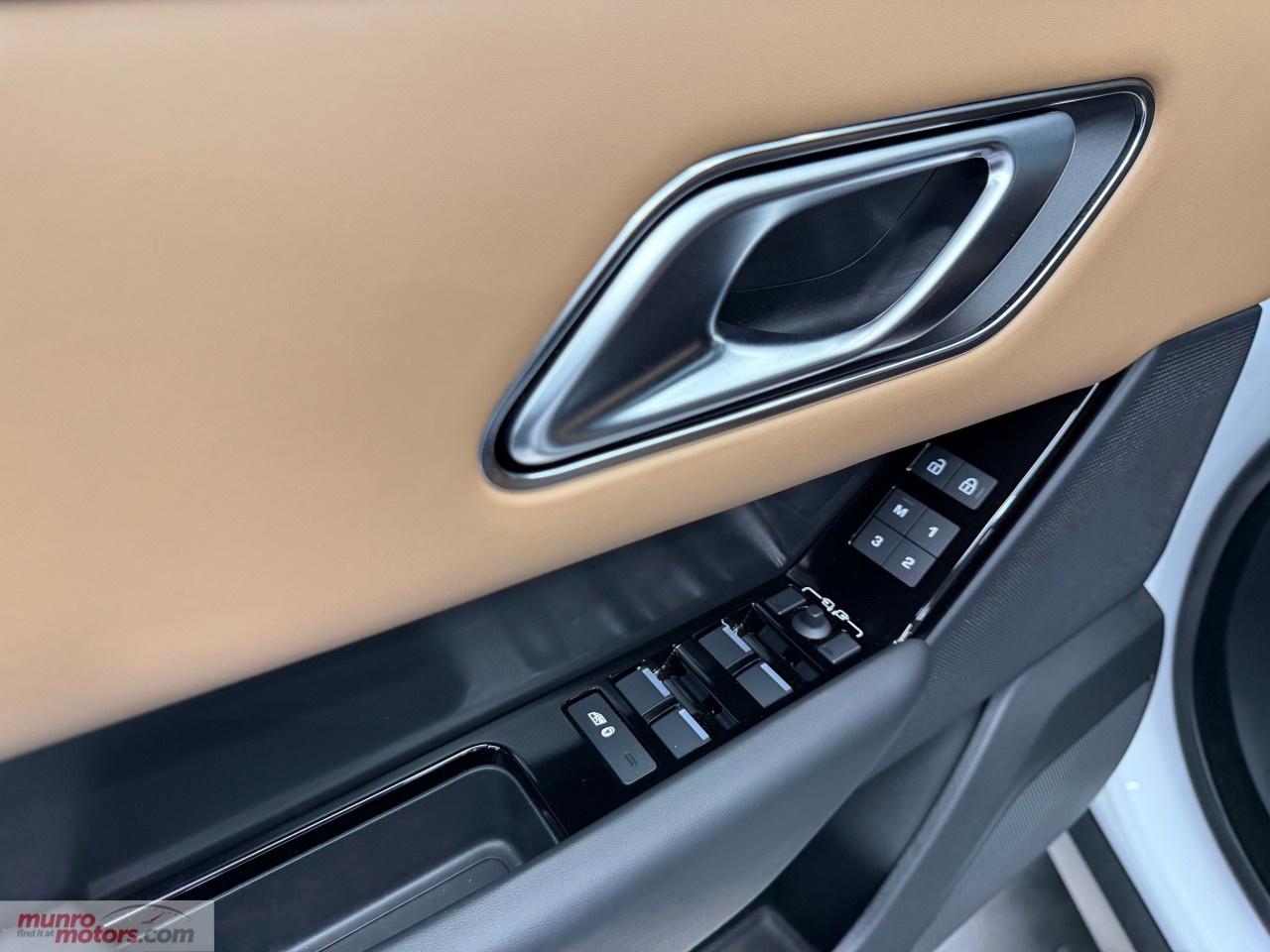 2025 Land Rover Range Rover Velar P400 Dynamic HSE Photo