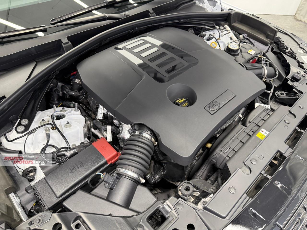 2025 Land Rover Range Rover Velar P400 Dynamic HSE Photo