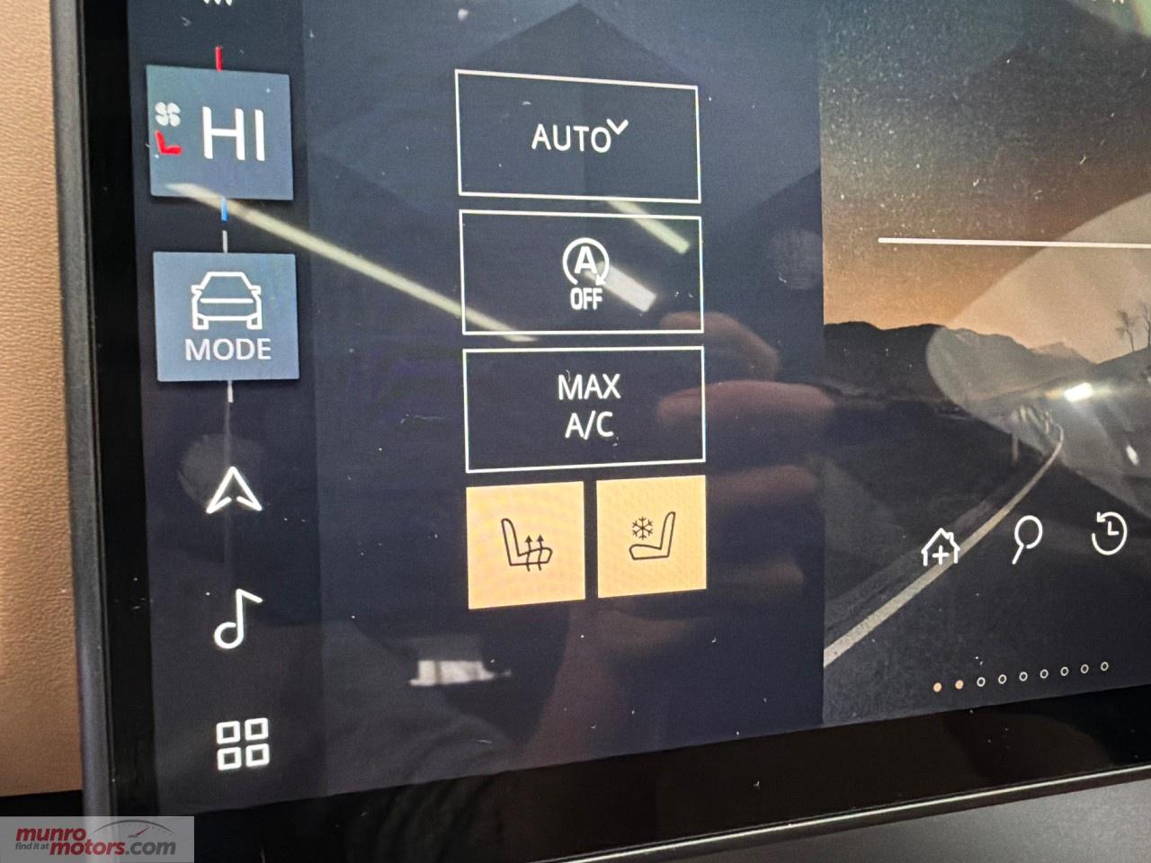 2025 Land Rover Range Rover Velar P400 Dynamic HSE Photo