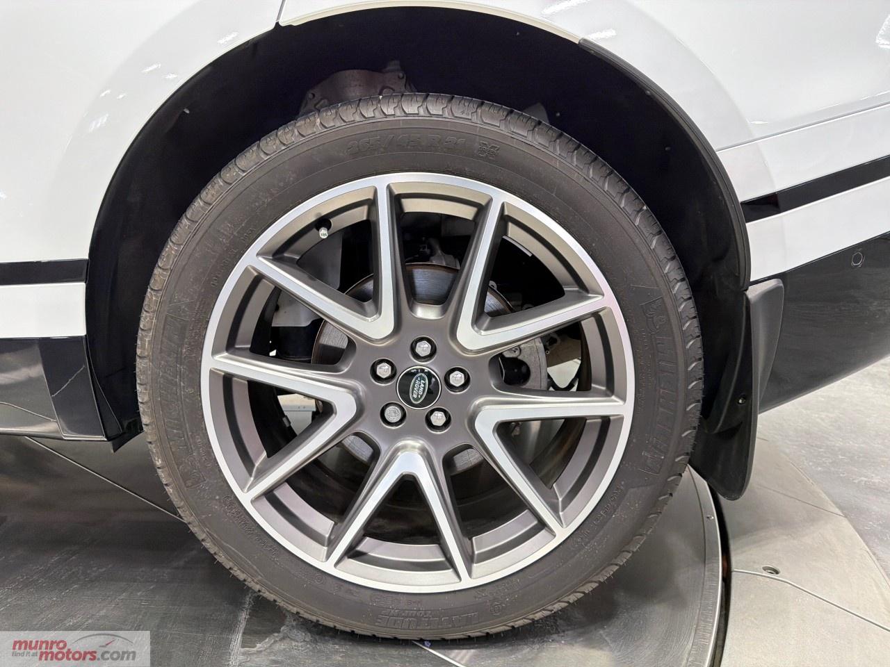 2025 Land Rover Range Rover Velar P400 Dynamic HSE Photo