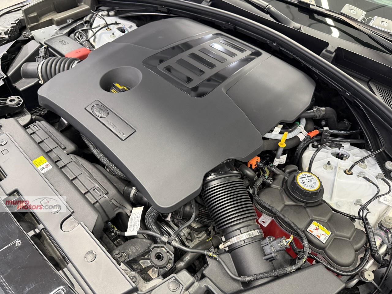 2025 Land Rover Range Rover Velar P400 Dynamic HSE Photo