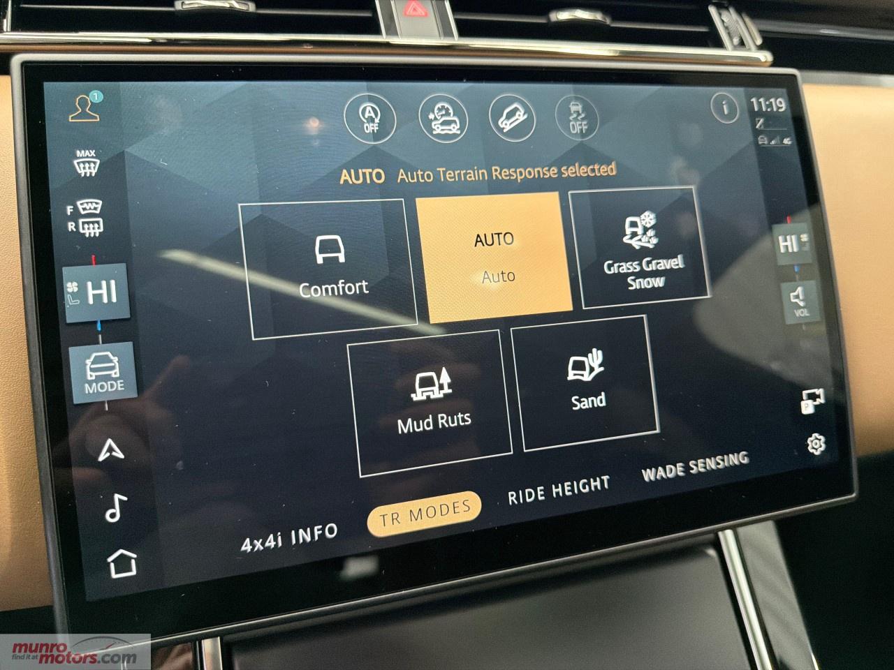 2025 Land Rover Range Rover Velar P400 Dynamic HSE Photo