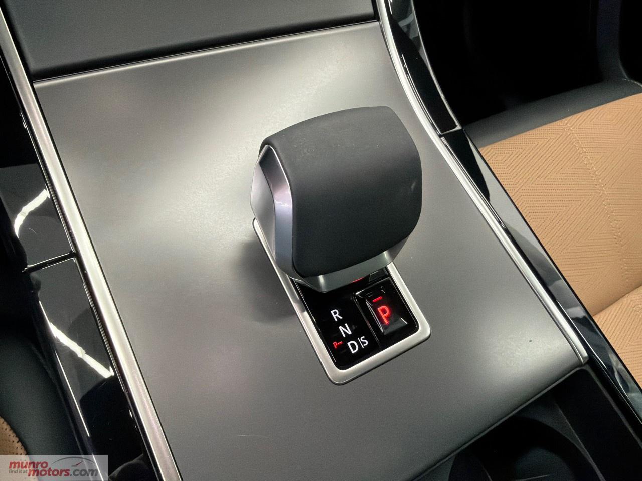 2025 Land Rover Range Rover Velar P400 Dynamic HSE Photo