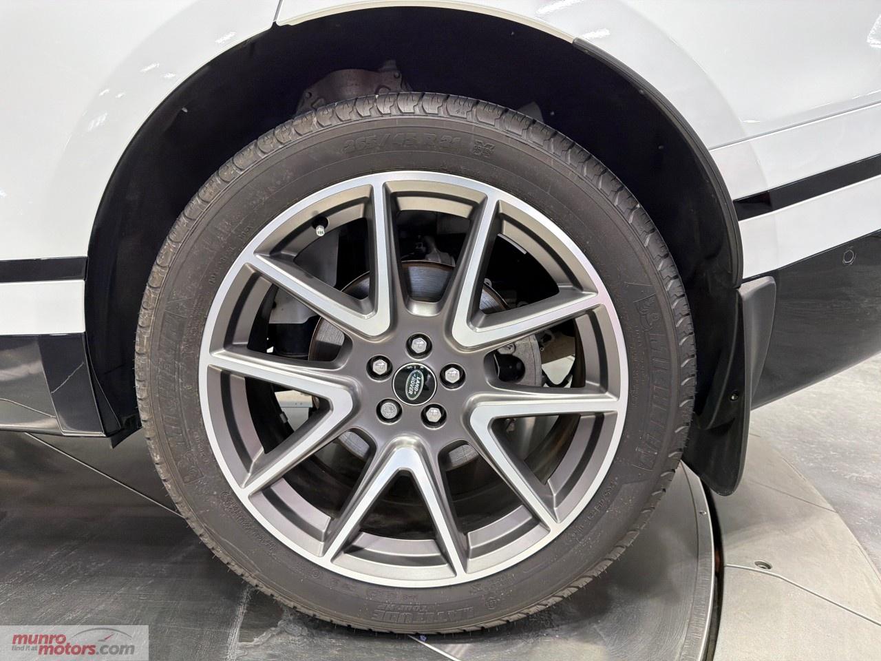 2025 Land Rover Range Rover Velar P400 Dynamic HSE Photo