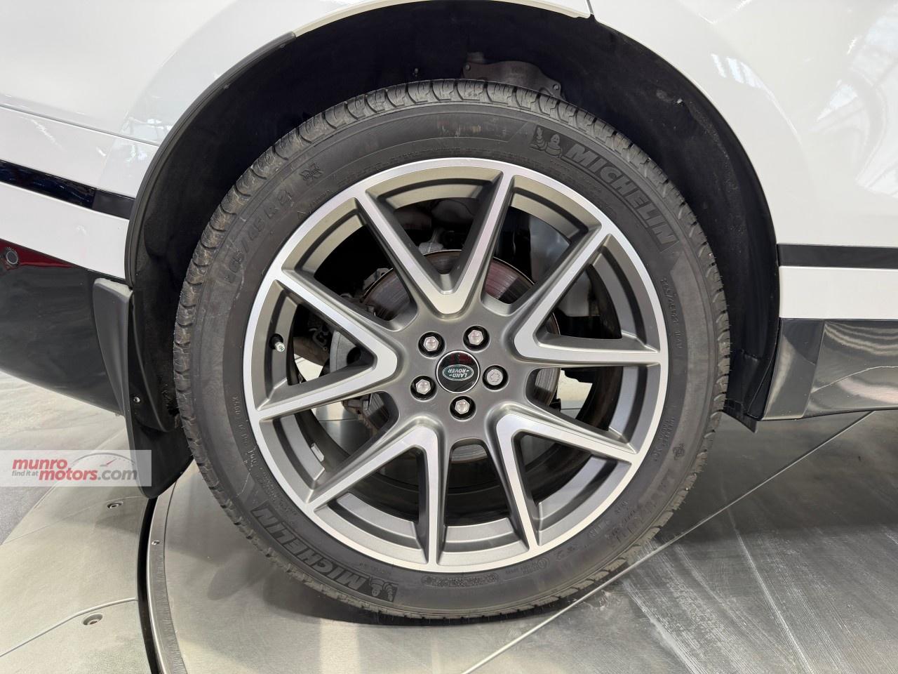 2025 Land Rover Range Rover Velar P400 Dynamic HSE Photo