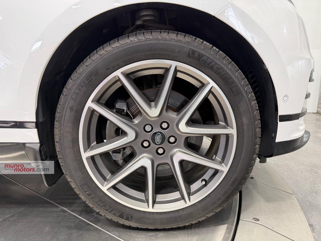 2025 Land Rover Range Rover Velar P400 Dynamic HSE Photo