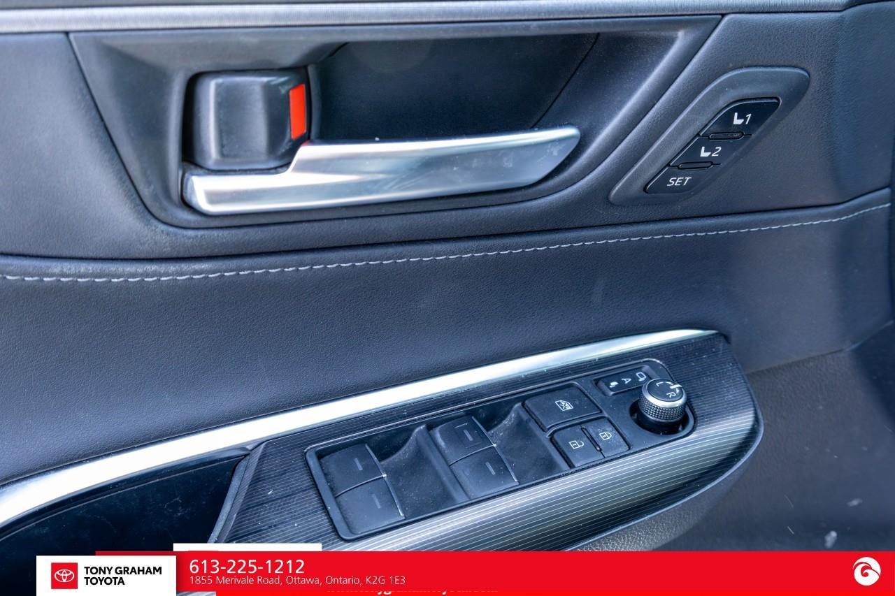 2021 Toyota Venza LIMITED Photo